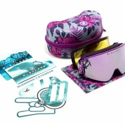 Blenders Eyewear JJ Forest | Aura 14 Blenders Eyewear JJ Forest | Aura -Blenders Shop Aura JJ Forest Product Studio Group Shoot Edit 2