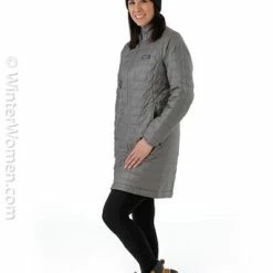 Patagonia Women's Nano Puff Parka -Blenders Shop fw2021 patagonia womensnanopuffparka noblegrey modelf