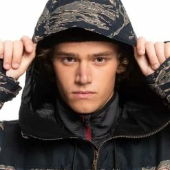 Quiksilver Men's Fairbanks Jacket -Blenders Shop fw23 quiksilver mensfairbanksjacket grapeleaftigercamo 5