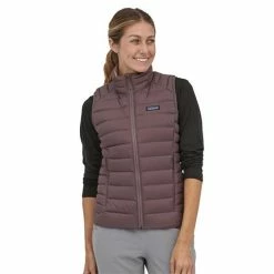 Patagonia Women's Down Sweater Vest 21 Patagonia Women's Down Sweater Vest -Blenders Shop pat 84629 dusky brown model1