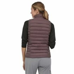 Patagonia Women's Down Sweater Vest 22 Patagonia Women's Down Sweater Vest -Blenders Shop pat 84629 dusky brown model2